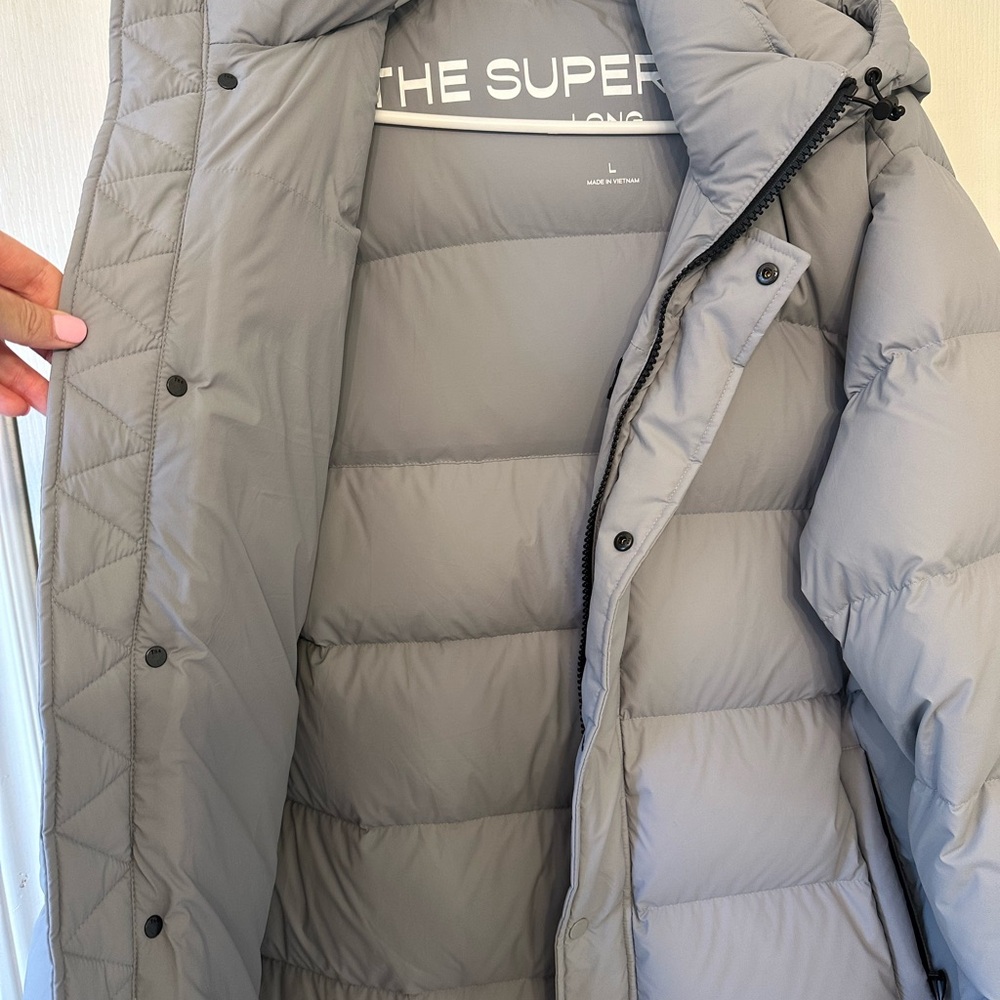 Brand new w/o tags. Aritzia long puffer has never been worn.